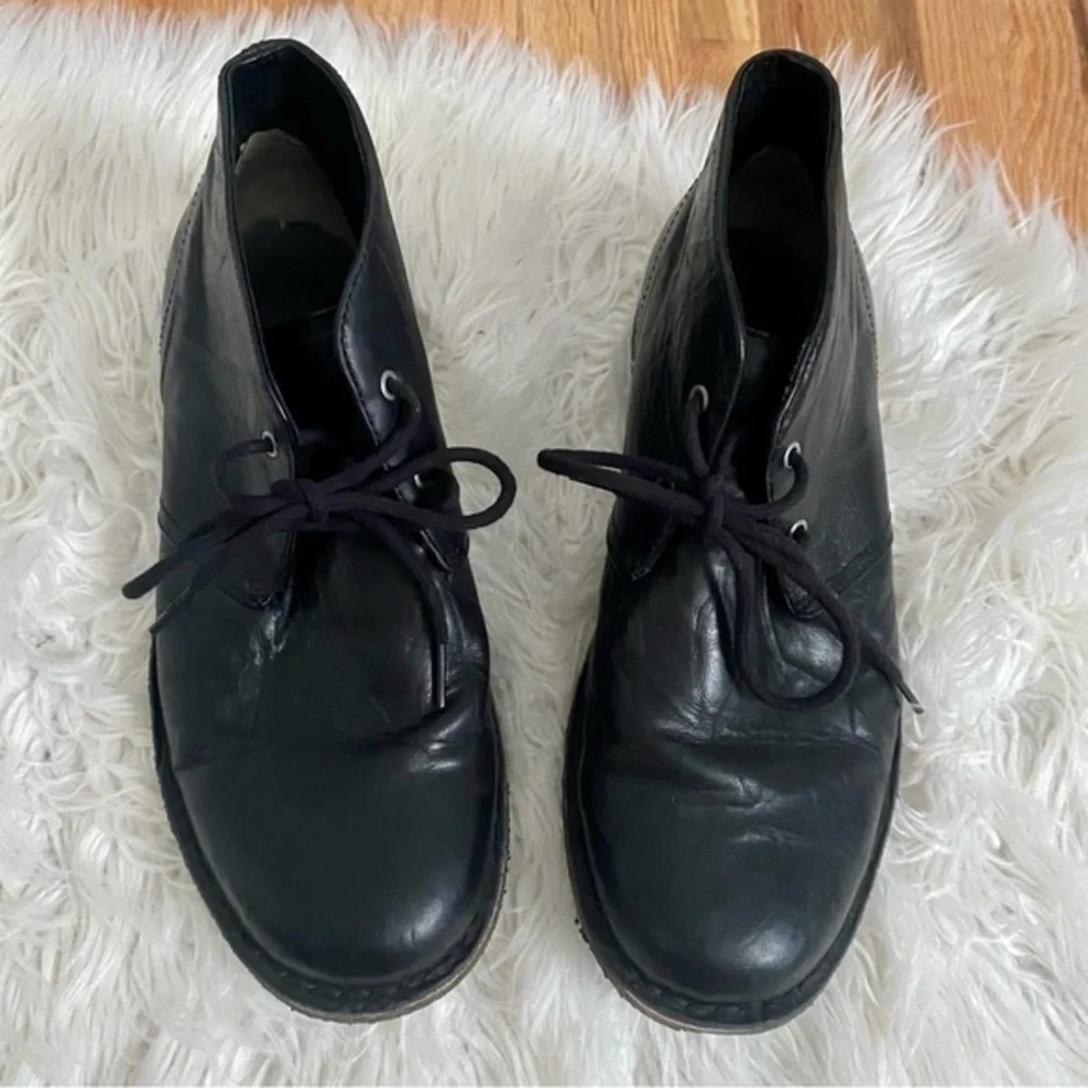 UGG Leighton Black Crepe Leather Lace Up Desert Chukka Boots